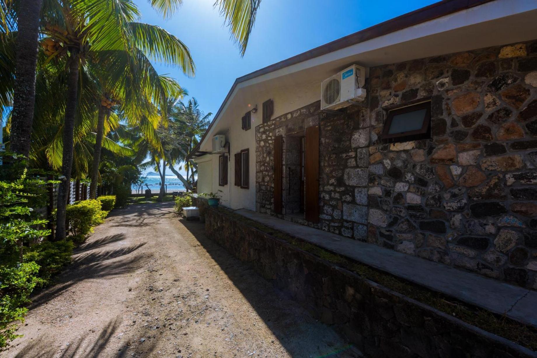 Quaint 4-Bedroom Beach Villa In A Fishing Village Grand Gaube Kültér fotó