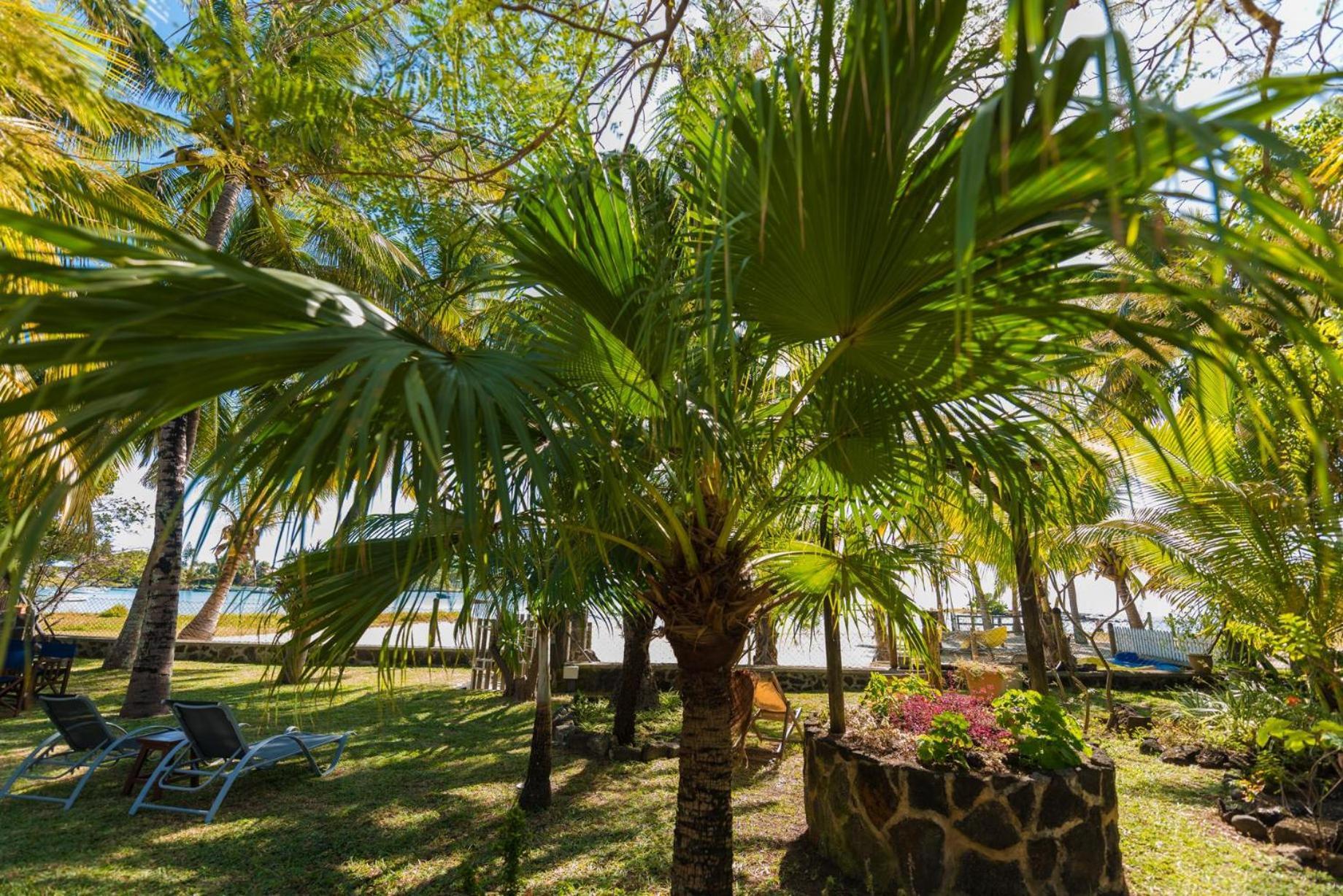 Quaint 4-Bedroom Beach Villa In A Fishing Village Grand Gaube Kültér fotó